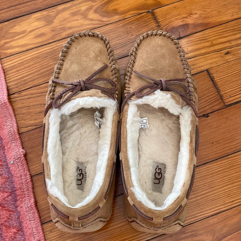Ugg Dakota chestnut size 9